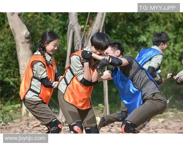 扭秧歌与足球明星的奇妙结合揭示了什么样的文化魅力与体育精神